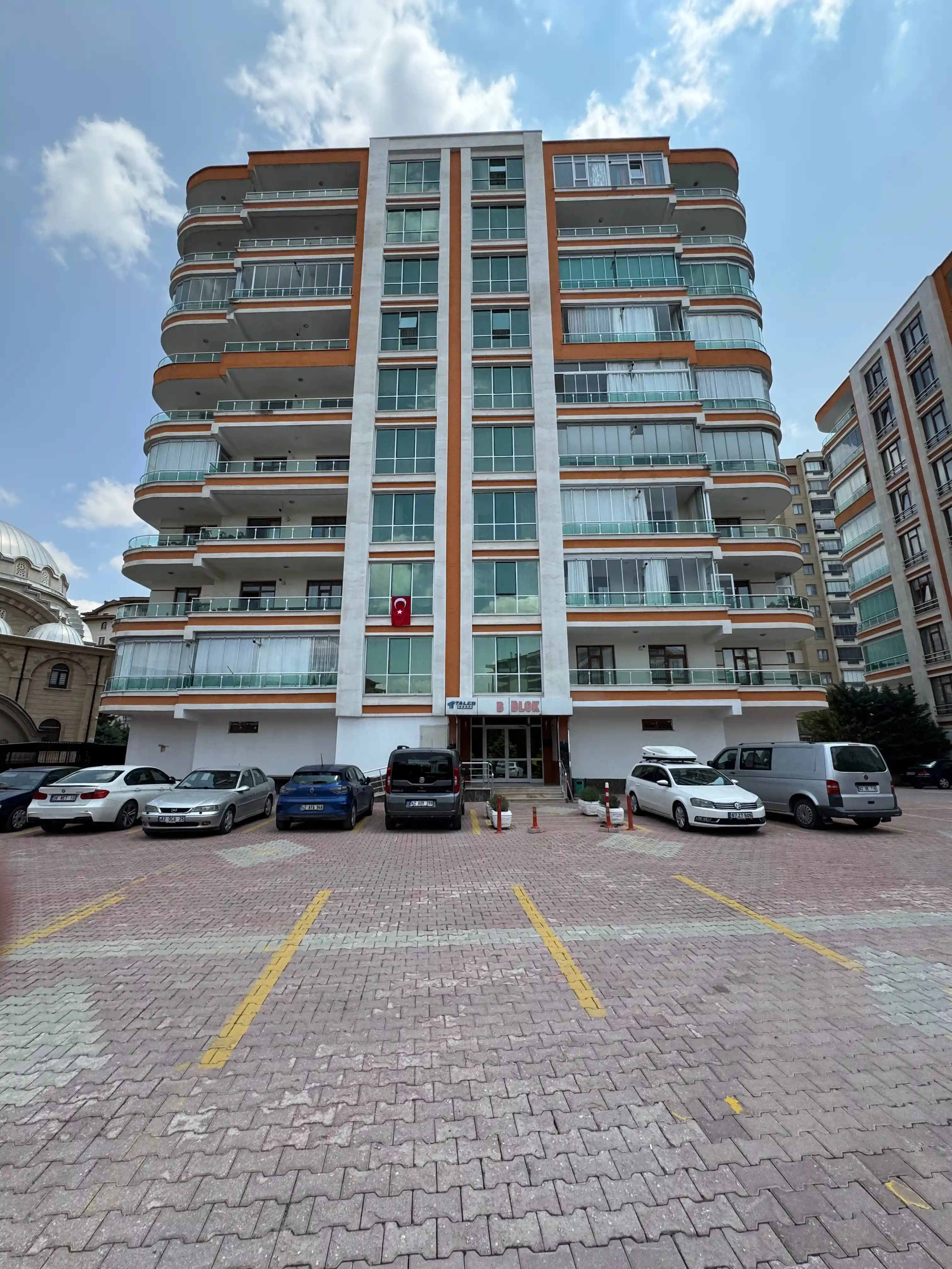 KONYA MERAM AYDOĞDU MAHALLESİ AHMET ÖZCAN VE ÇEÇENİSTAN CADDESİ BİRLEŞİMİ 3+1 KİRALIK DAİRE!