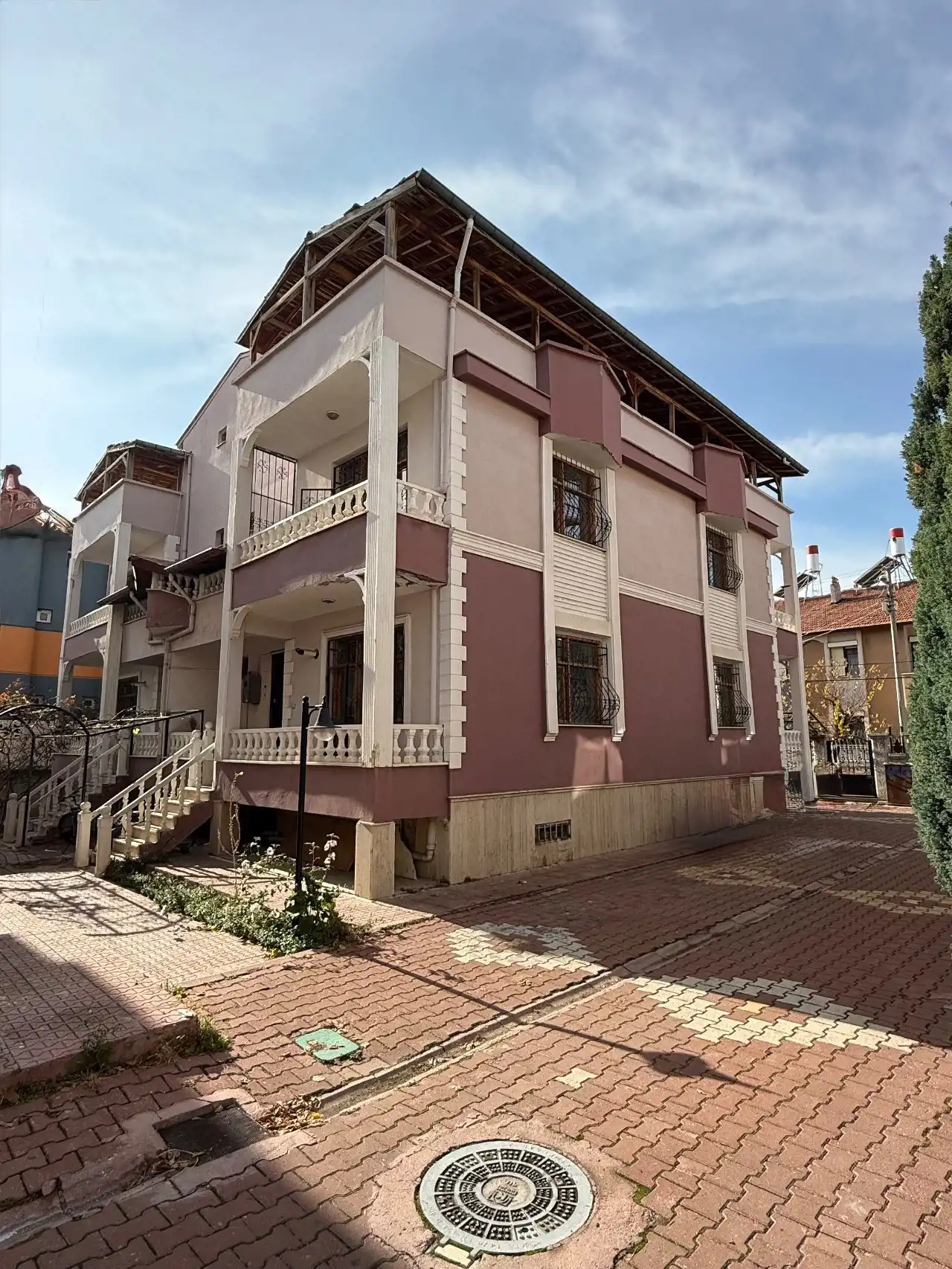 KONYA MERAM AŞKAN MAHALLESİ 6+1 SATILIK VİLLA!