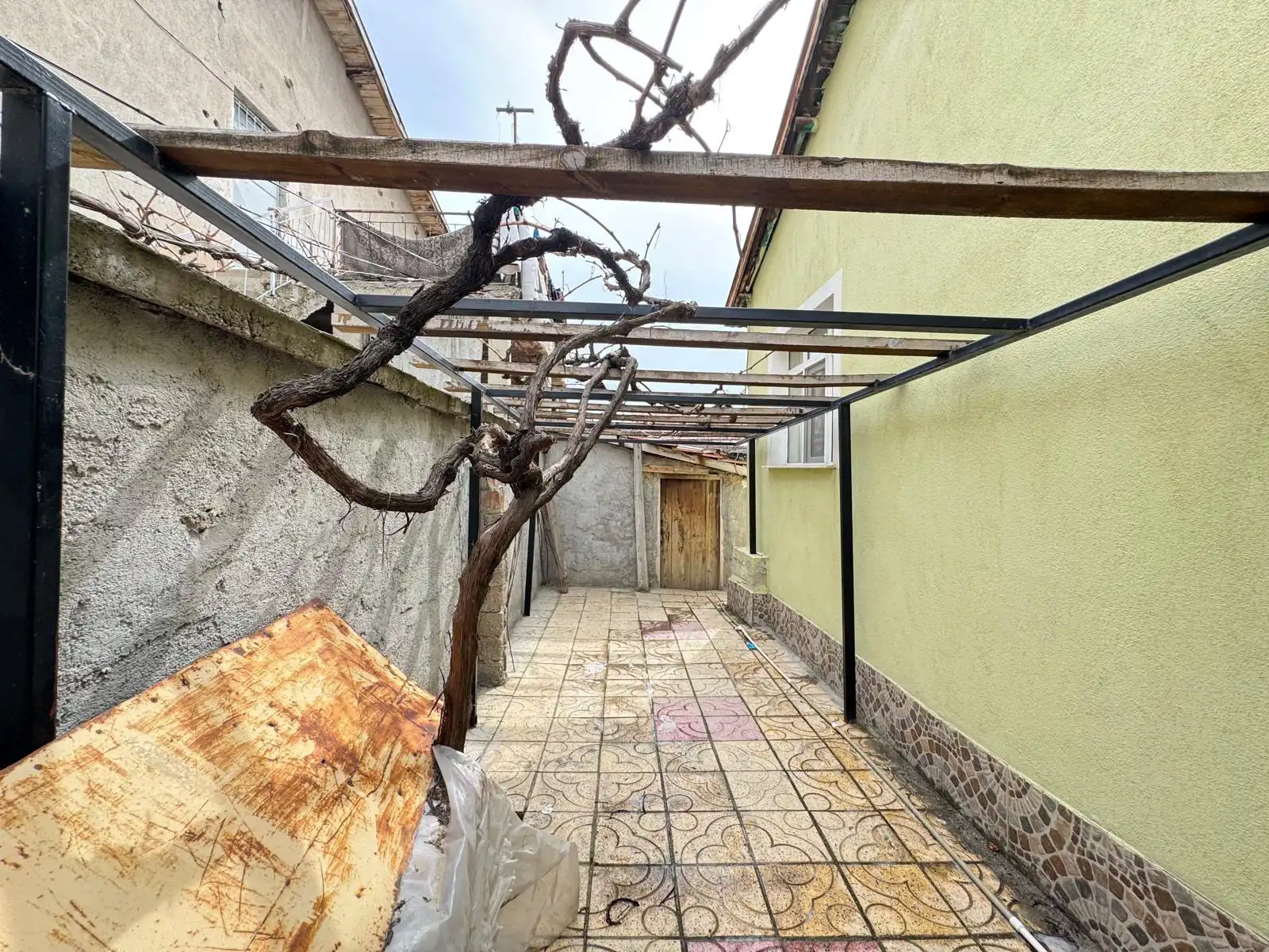 KONYA MERAM HARMANCIK MAHALLESİ’NDE GENİŞ ARSA PAYLI MÜSTAKİL SATILIK 3+1 EV!