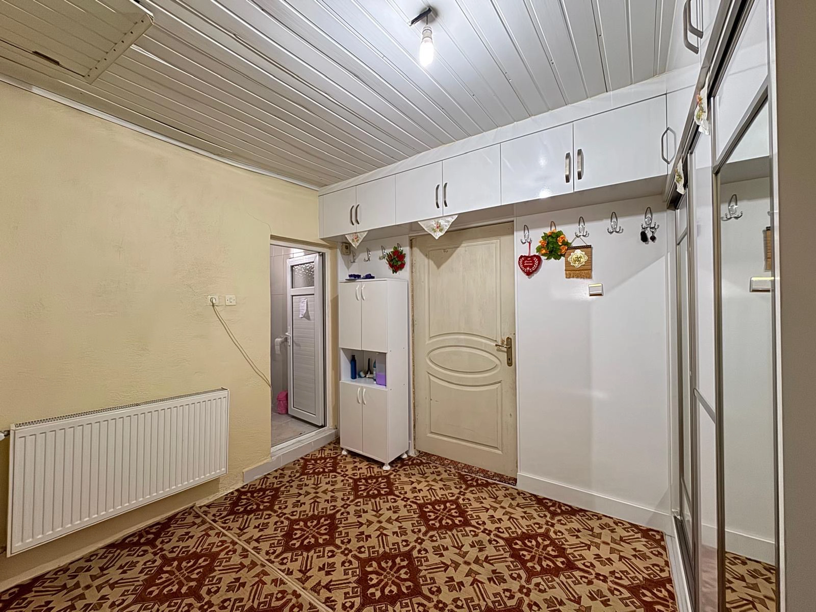 KONYA MERAM HARMANCIK MAHALLESİ’NDE GENİŞ ARSA PAYLI MÜSTAKİL SATILIK 3+1 EV!