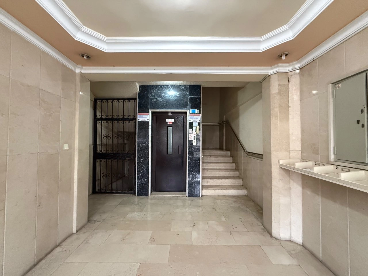 AKADEMİ HASTANESİ KARŞISI BAKIMLI3+1 ARA KAT SATILIK DAİRE!