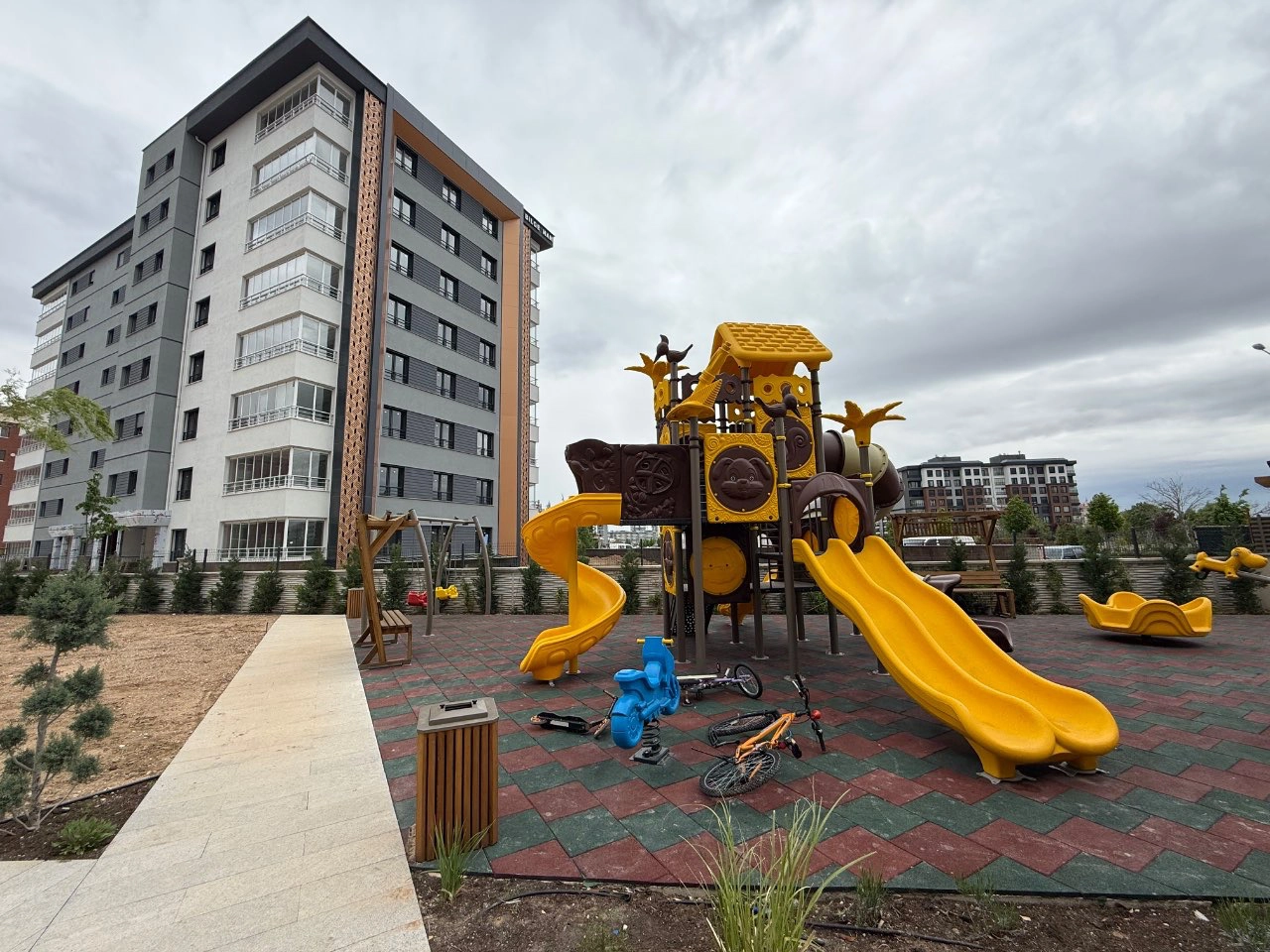 MERAM GAZZE CADDESİ LİVA MERAMDA SATILIK SIFIR 4+1 DAİRE!