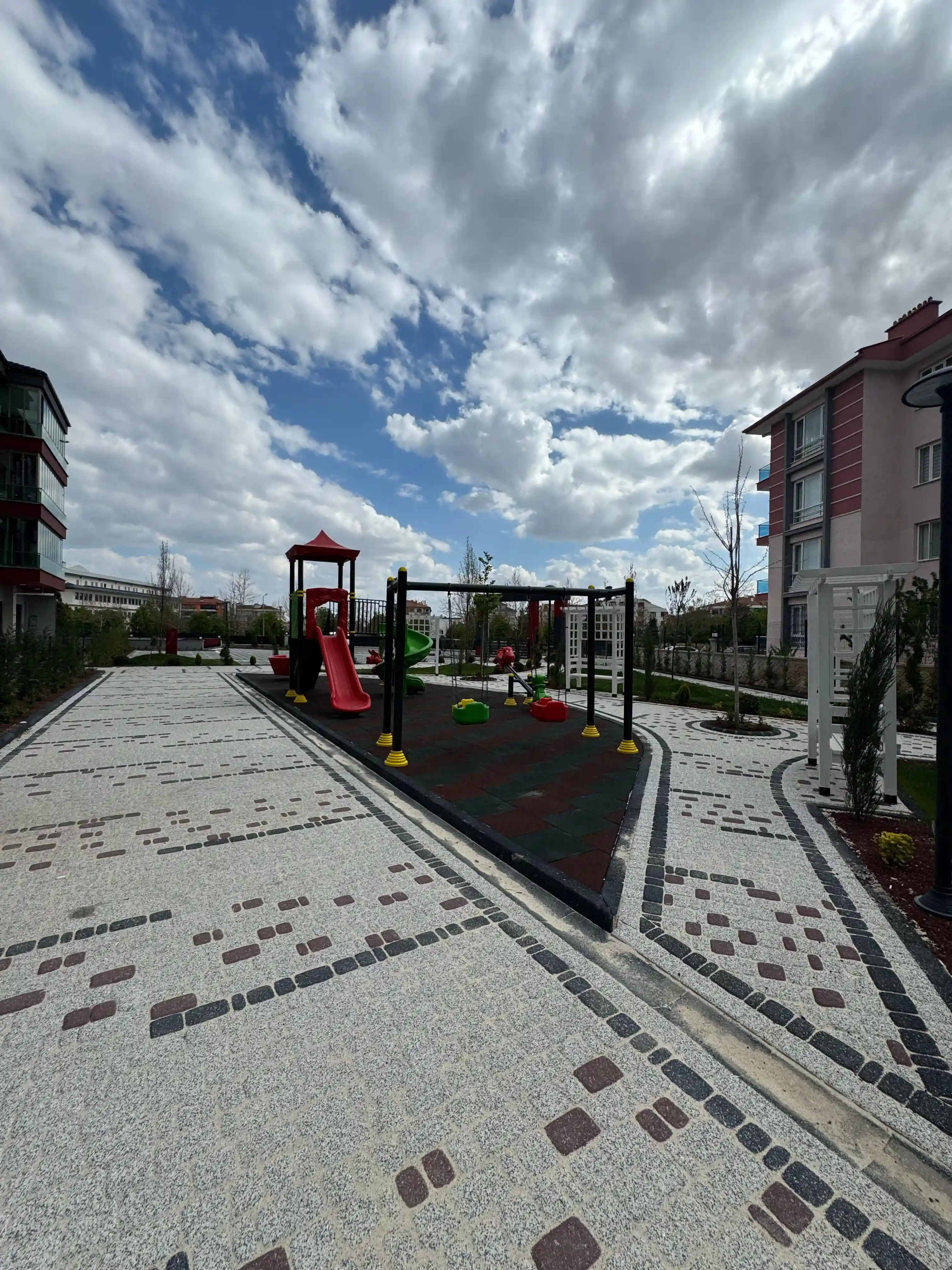 SELAHADDİN EYYÜBİ MAHALLESİ 3+1 + (75 m2 bahçe alanı) CEVAHİR KONUTLARI!