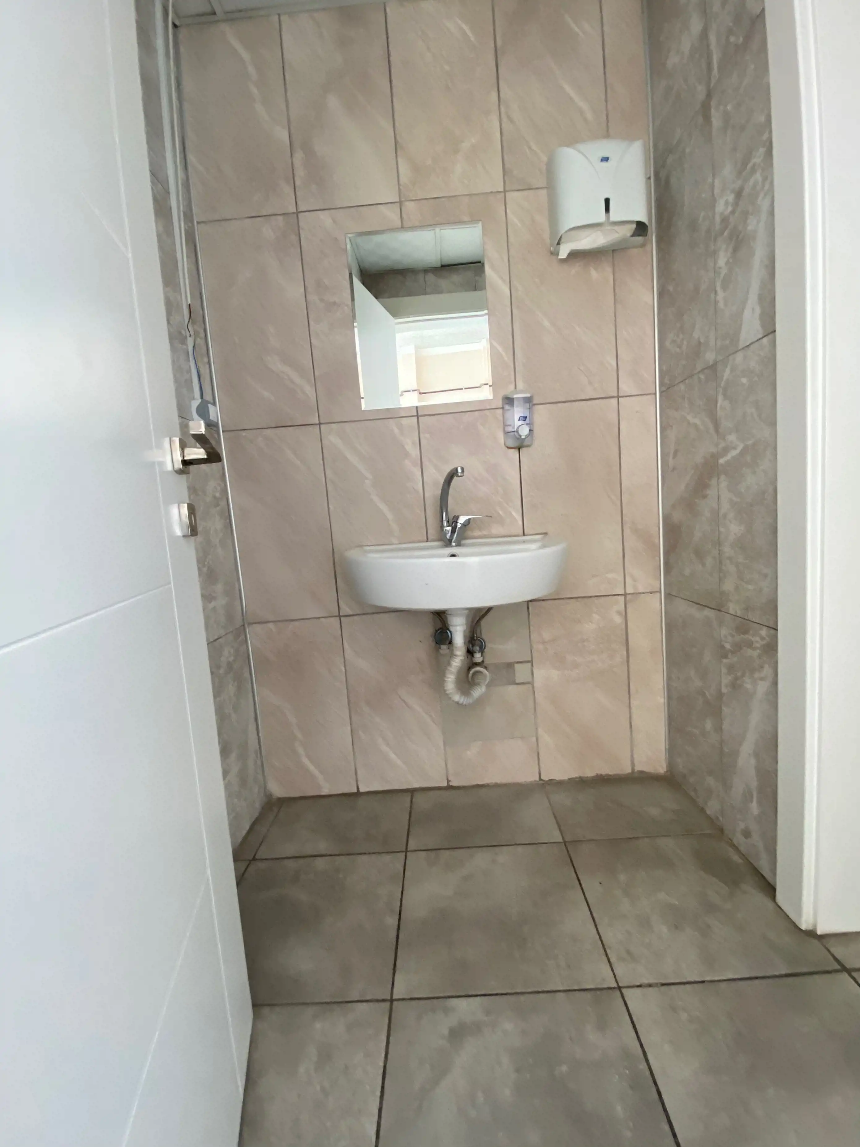 KONYA SELÇUKLU BEYHEKİM MAHALLESİ 130m2 KİRALIK DÜKKAN!! (PALMARİS BOTANİCA ALTI)