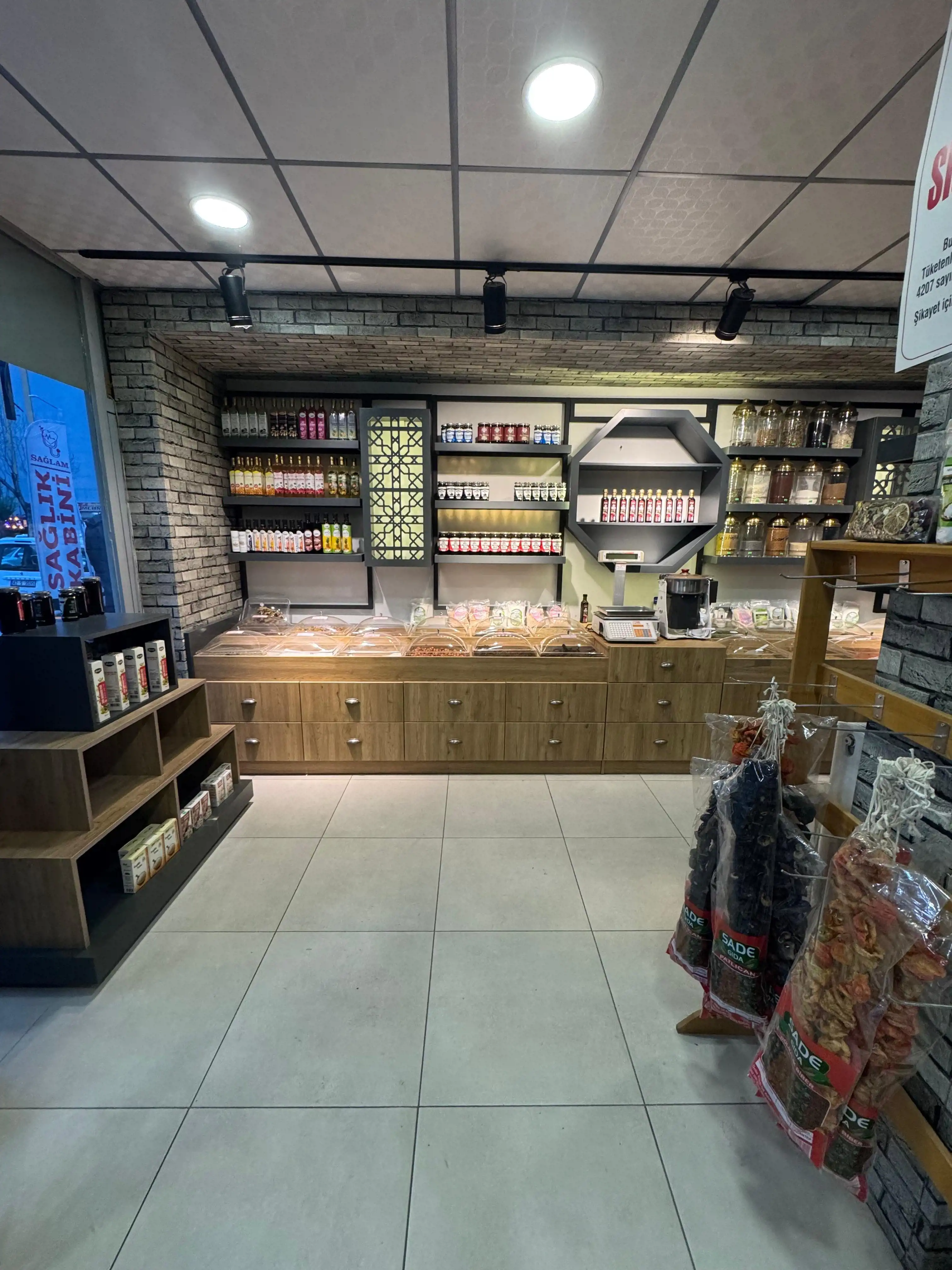 ŞEKER TEKKE CADDESİNDE 80 M2 DEVREN SATILIK İŞ YERİ!!