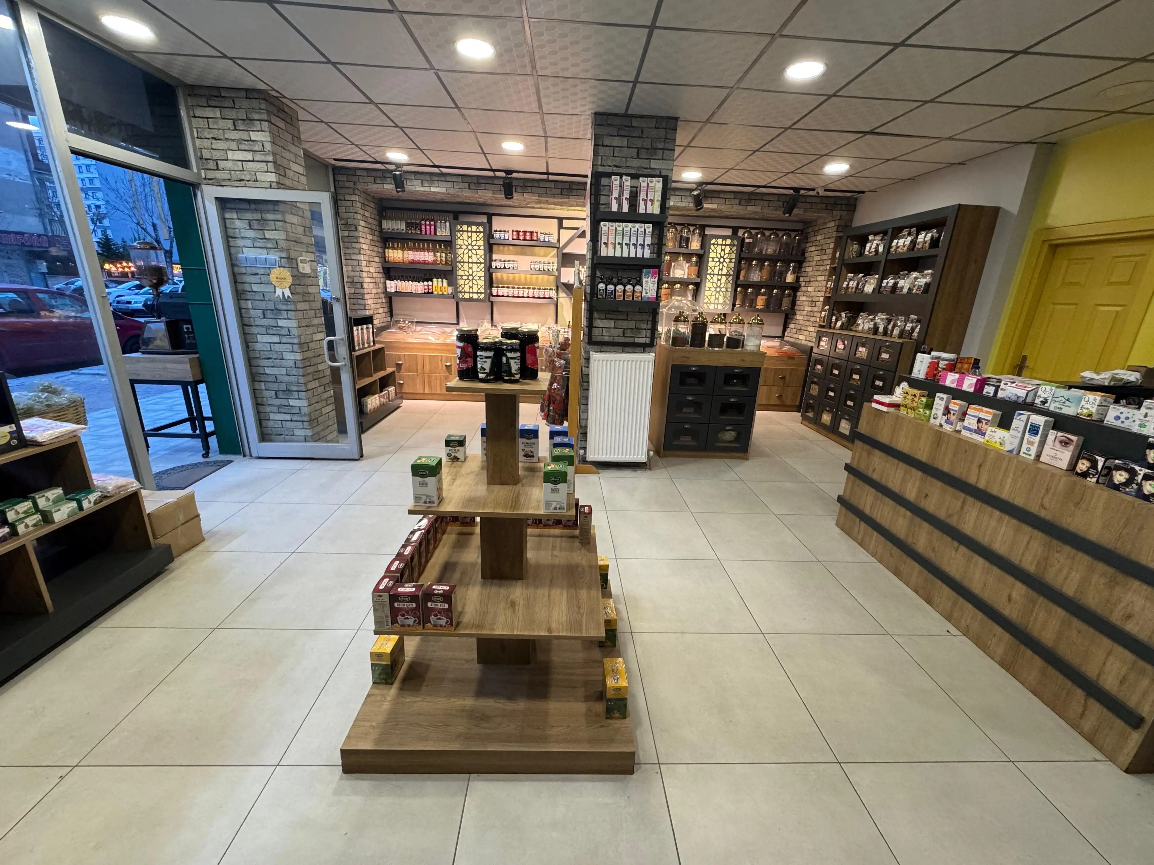 ŞEKER TEKKE CADDESİNDE 80 M2 DEVREN SATILIK İŞ YERİ!!