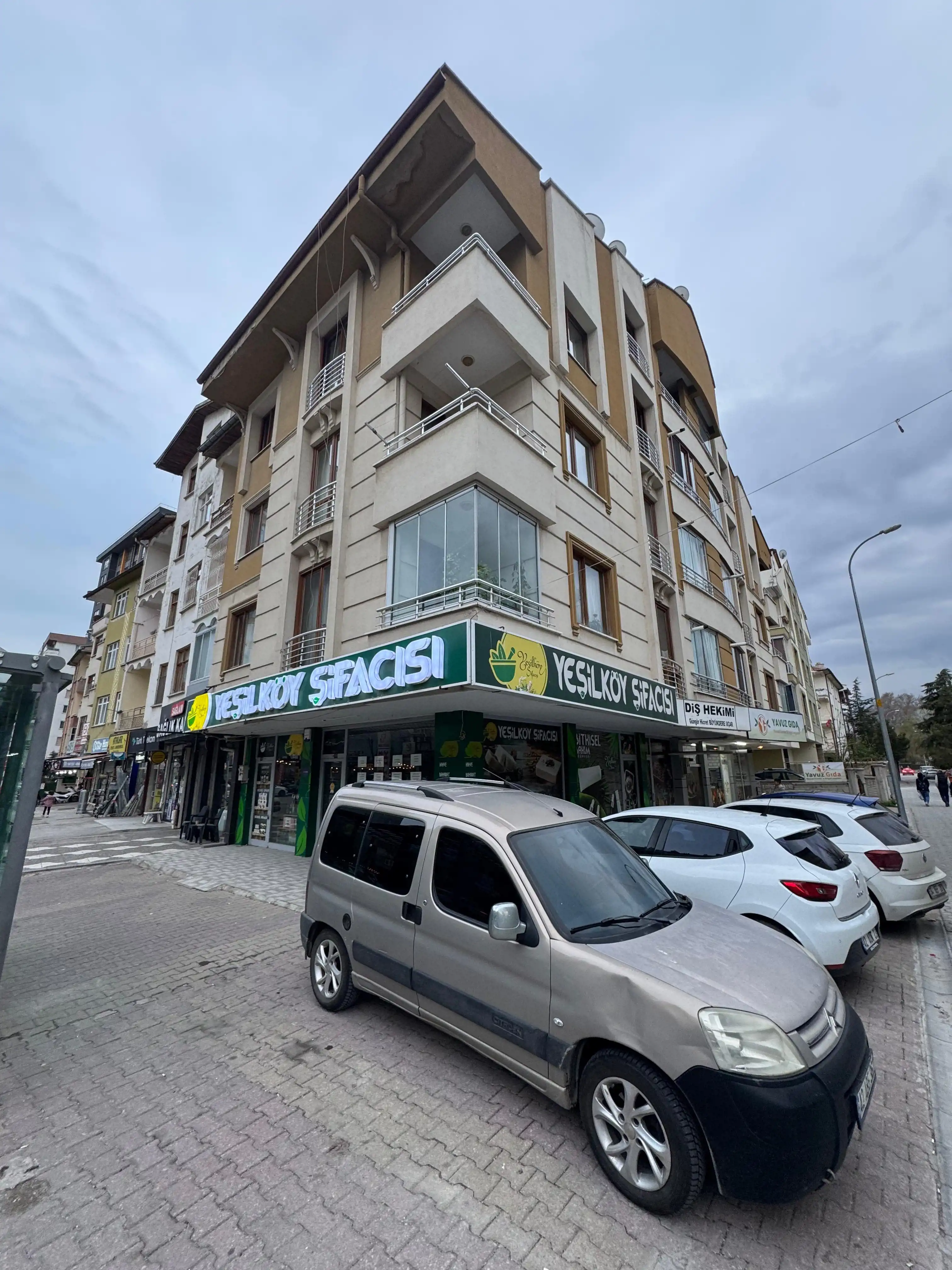 ŞEKER TEKKE CADDESİNDE 80 M2 DEVREN SATILIK İŞ YERİ!!