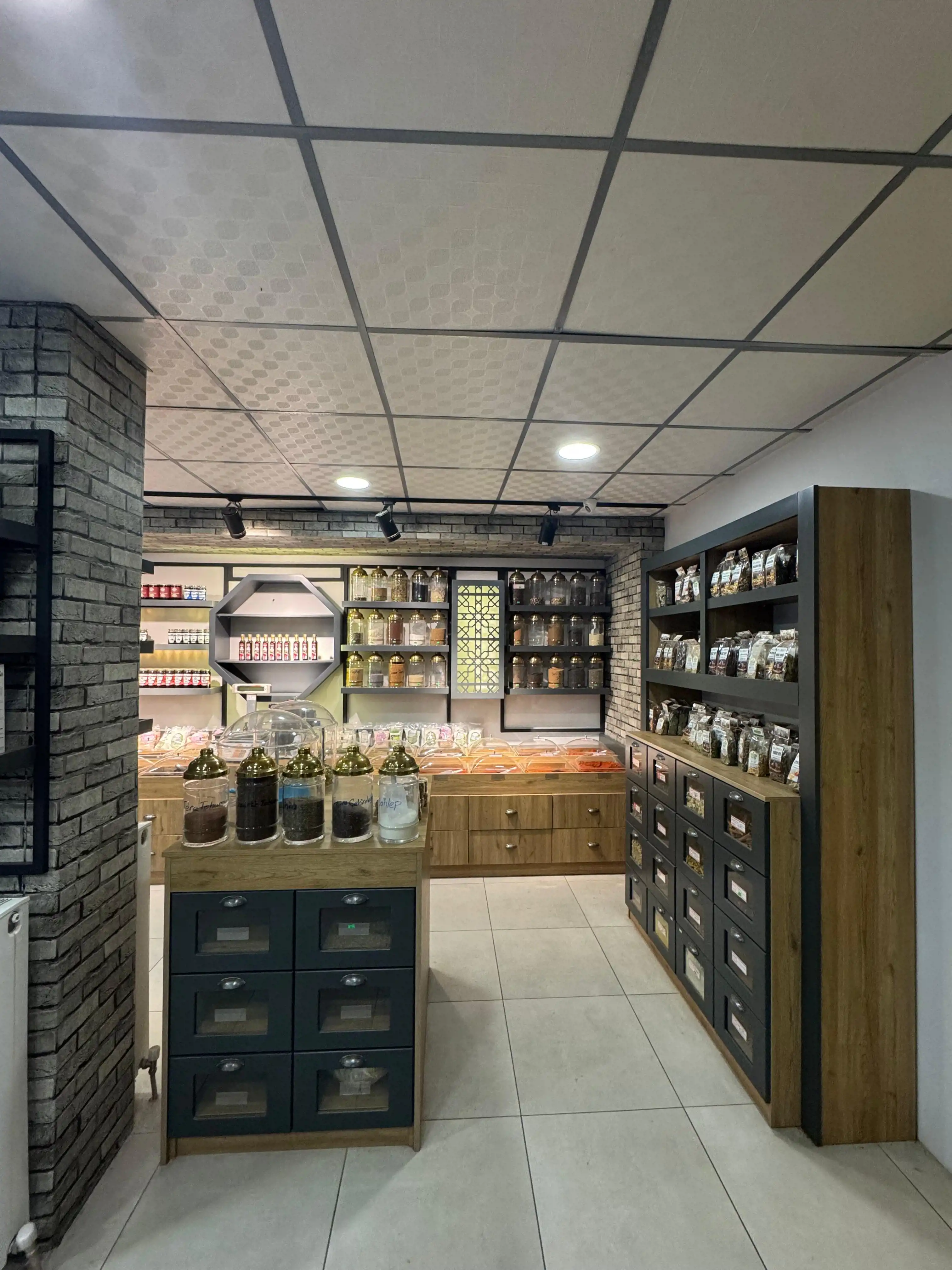 ŞEKER TEKKE CADDESİNDE 80 M2 DEVREN SATILIK İŞ YERİ!!