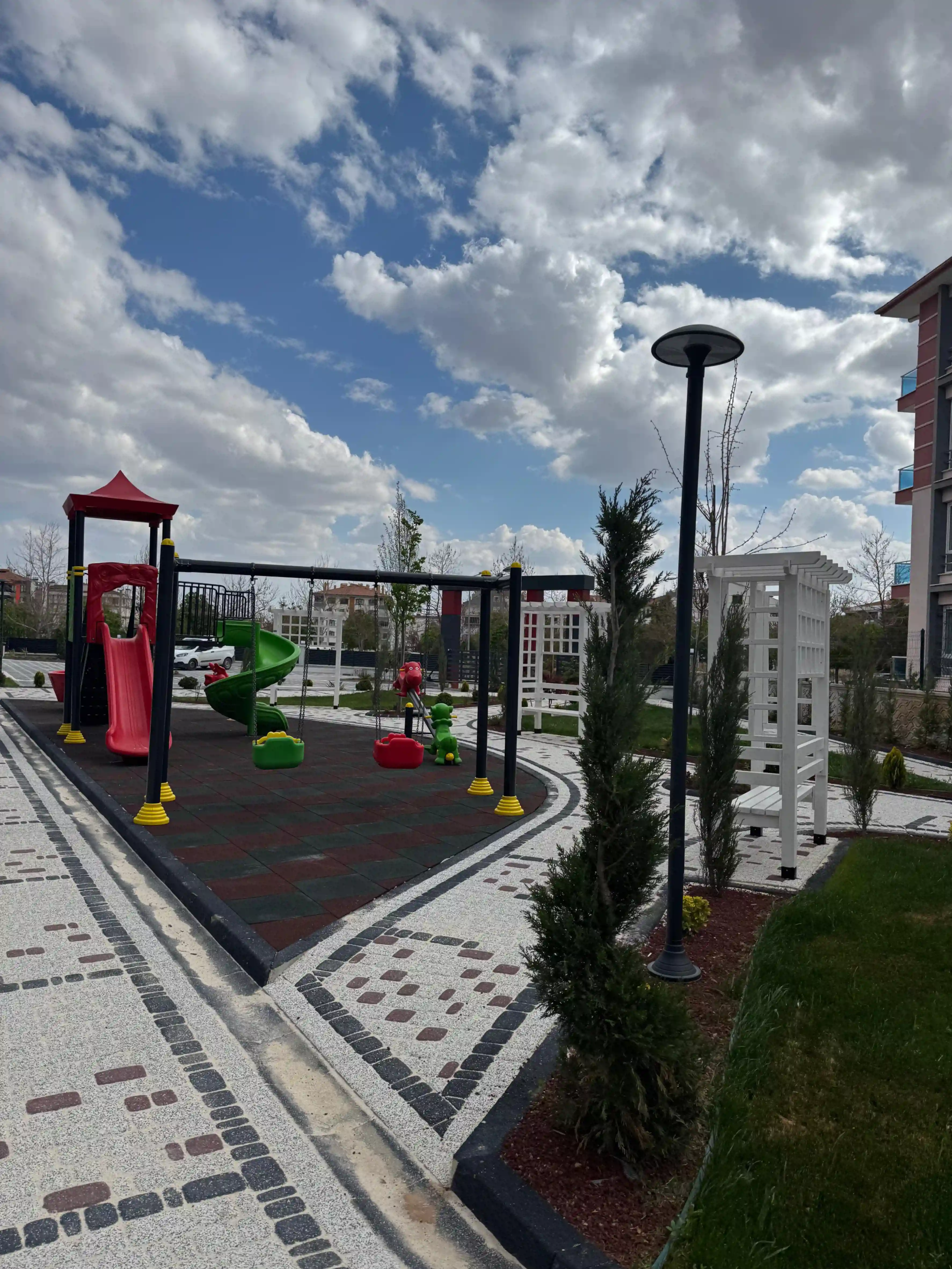 KONYA SELÇUKLU SELAHADDİN EYYÜBİ  MAHALLESİ 3+1 SATILIK DAİRE!!