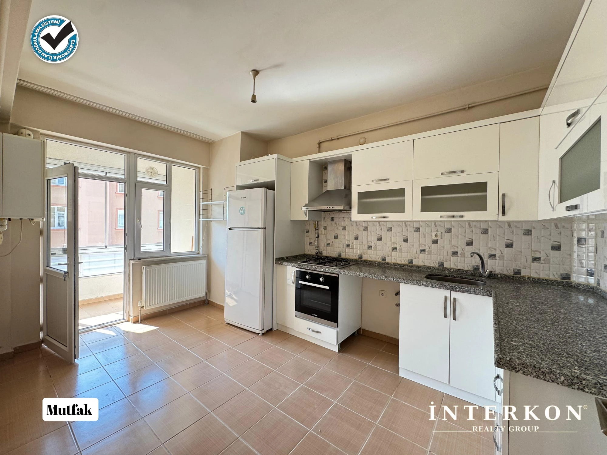 HACIVEYİSZADE MAHALLESİ 3+1 SATILIK DAİRE!