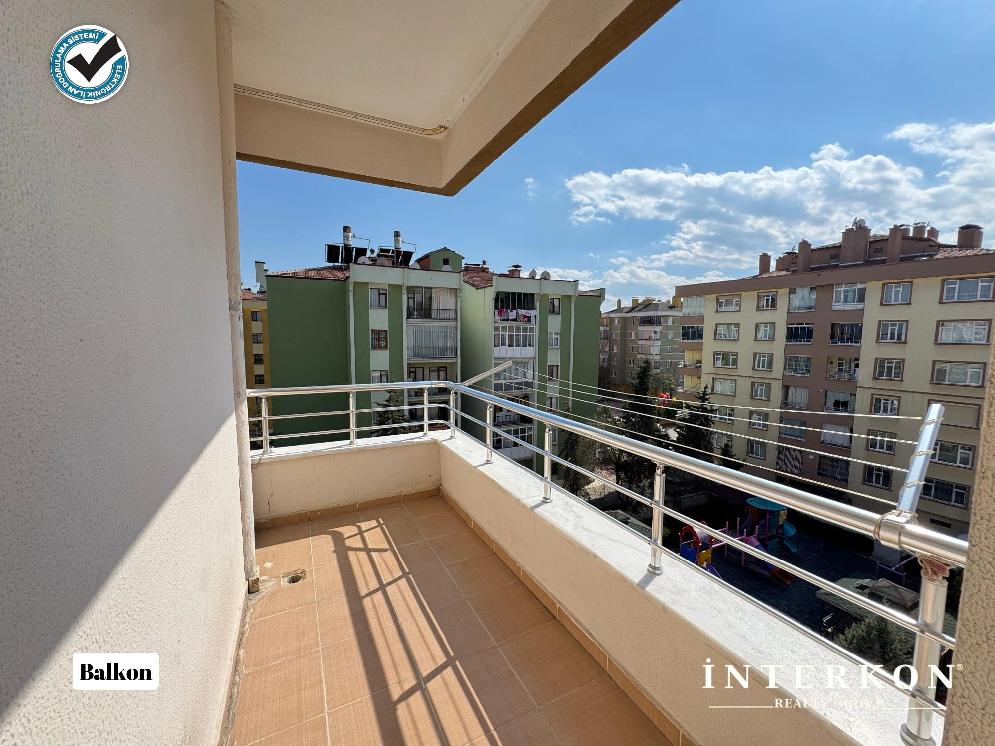 HACIVEYİSZADE MAHALLESİ 3+1 SATILIK DAİRE!