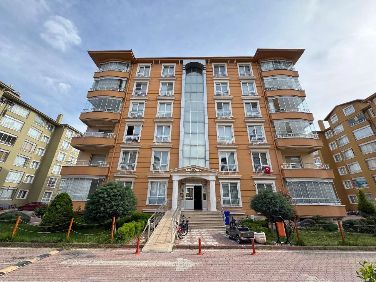 KARATAY ÜNİVERSİTESİ KARŞISI AKKONAK SİTESİ 3+1 KİRALIK DAİRE!